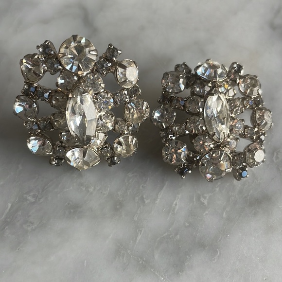 Rhinestone earrings vintage clip on - Picture 3 of 3